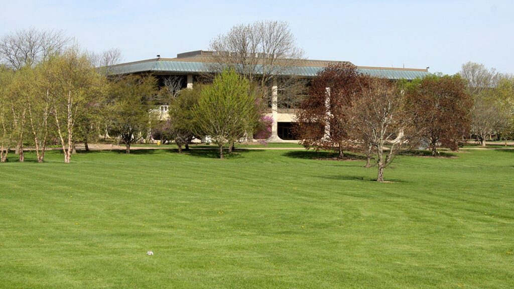 F089783e 297f 4d6b af00 f4a9d2d5140e campus.buildingm.jpg