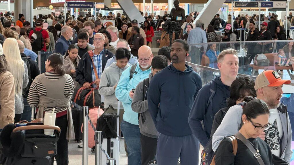 Travel industry warns of ‘chaos’ if shutdown doesn’t end before Thanksgiving Flight delay houston airport government shutdown fox news.jpg