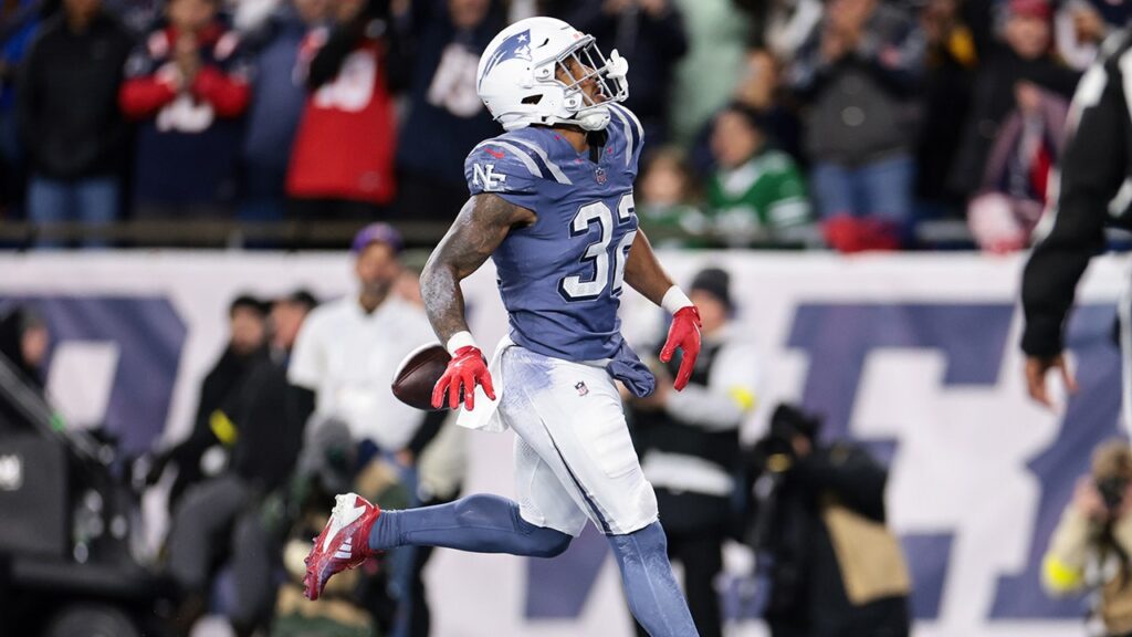 Treveyon henderson patriots jets.jpg