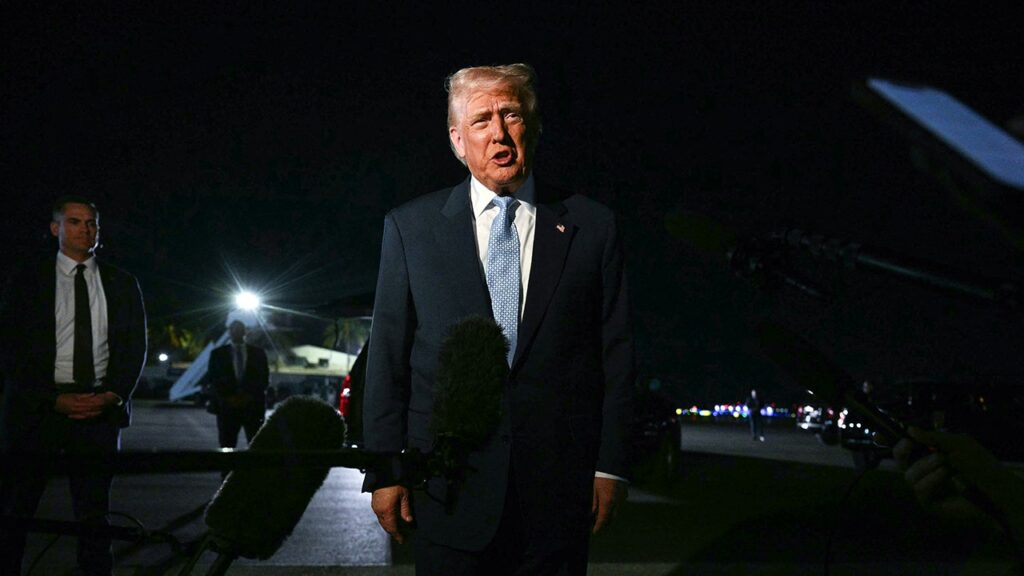 Trump urges House Republicans to vote to release Epstein files Us president donald trump air force 1.jpg